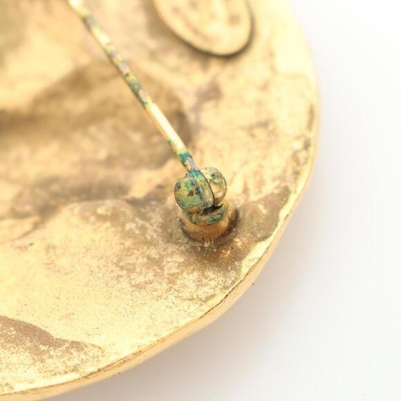 CHANEL Green Logo Brooch - Picture 5 of 6